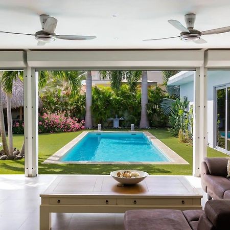 Stylish 4 Bedroom Modern Villa Design, Walking Distance From The Beach Jan Thiel 외부 사진