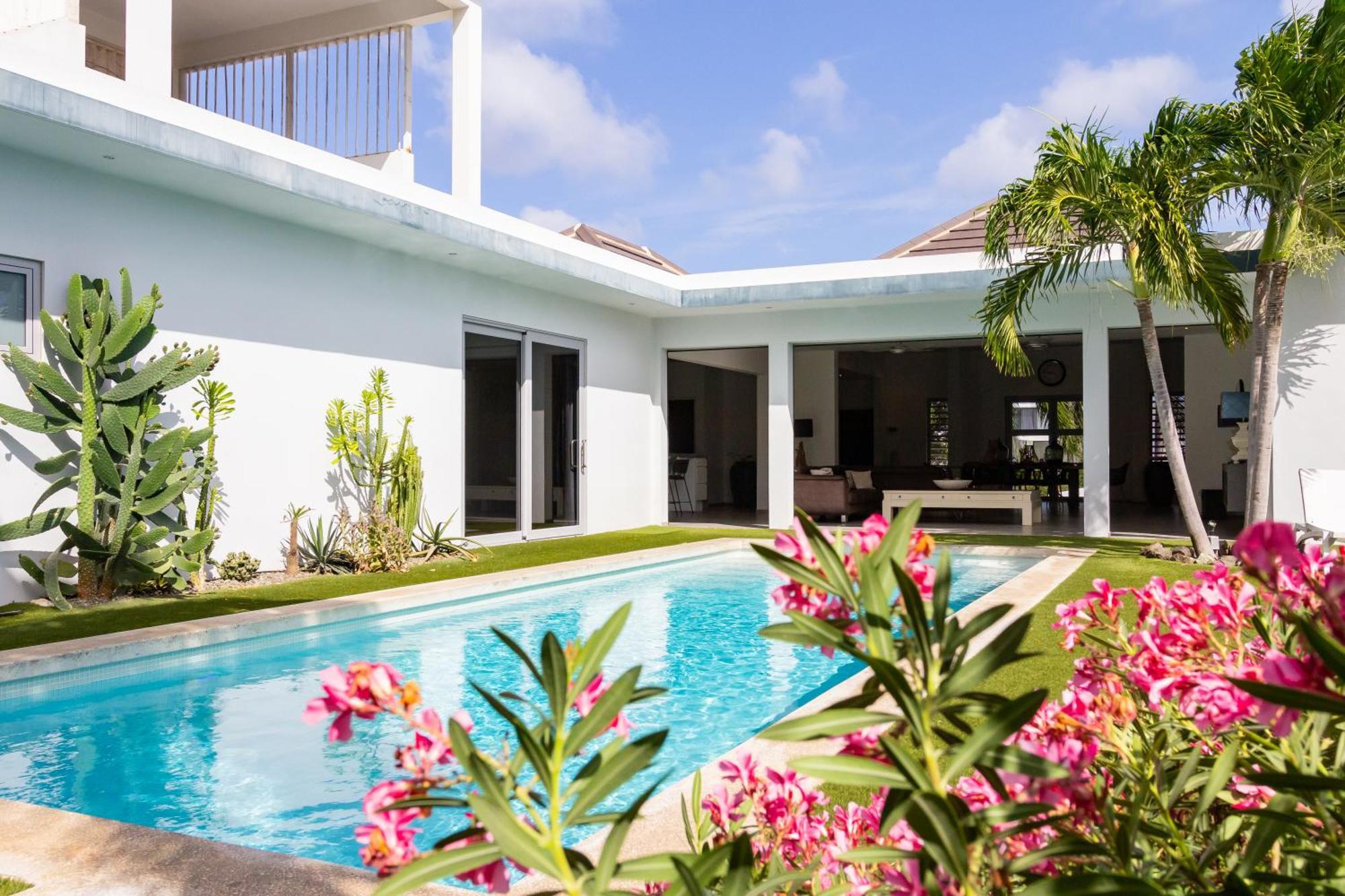Stylish 4 Bedroom Modern Villa Design, Walking Distance From The Beach Jan Thiel 외부 사진