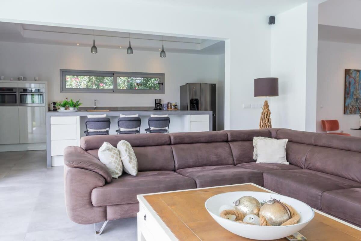 Stylish 4 Bedroom Modern Villa Design, Walking Distance From The Beach Jan Thiel 외부 사진