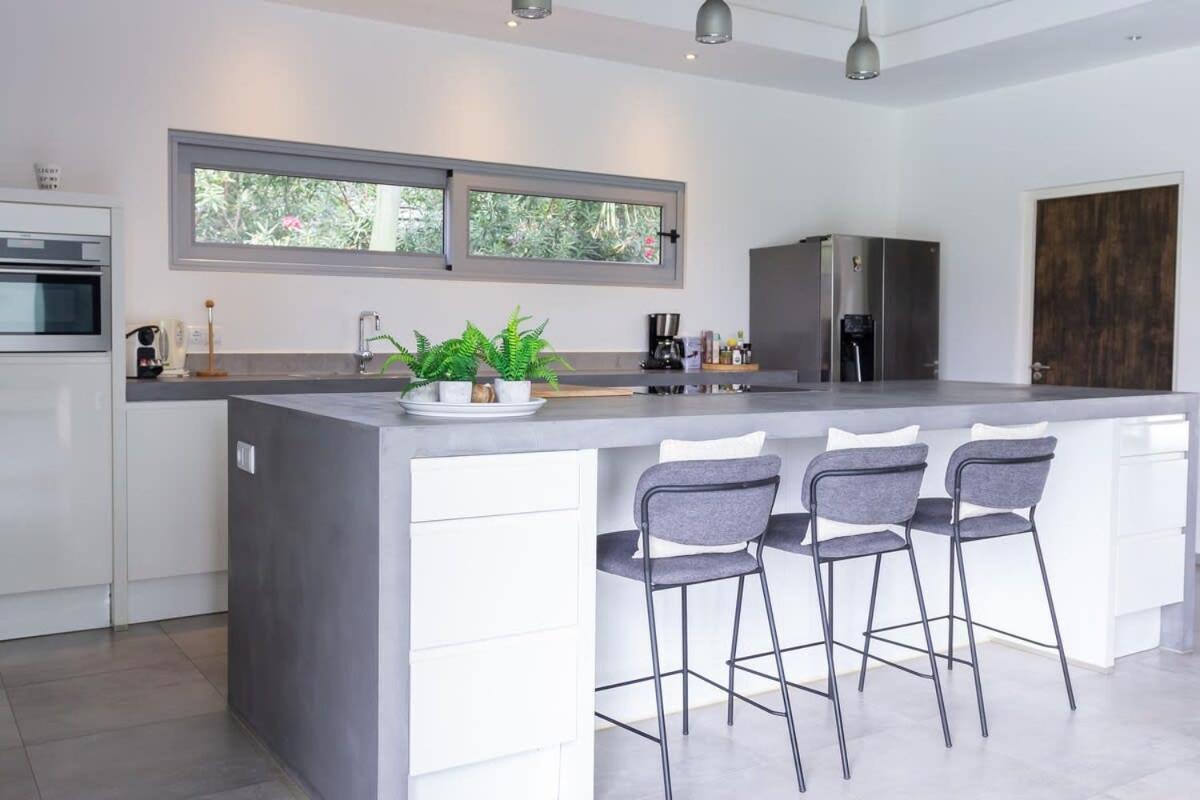 Stylish 4 Bedroom Modern Villa Design, Walking Distance From The Beach Jan Thiel 외부 사진